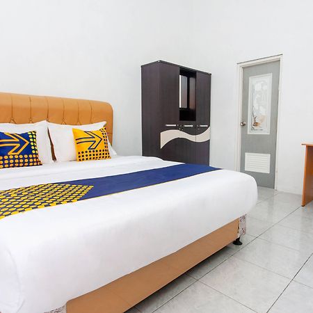 Spot On 2830 Azka Guest House Syariah Cilacap Exteriér fotografie