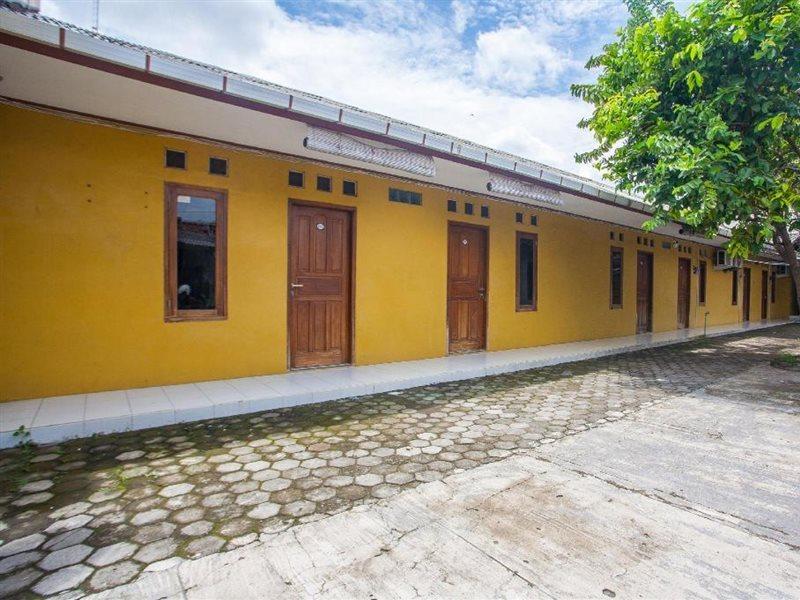 Spot On 2830 Azka Guest House Syariah Cilacap Exteriér fotografie