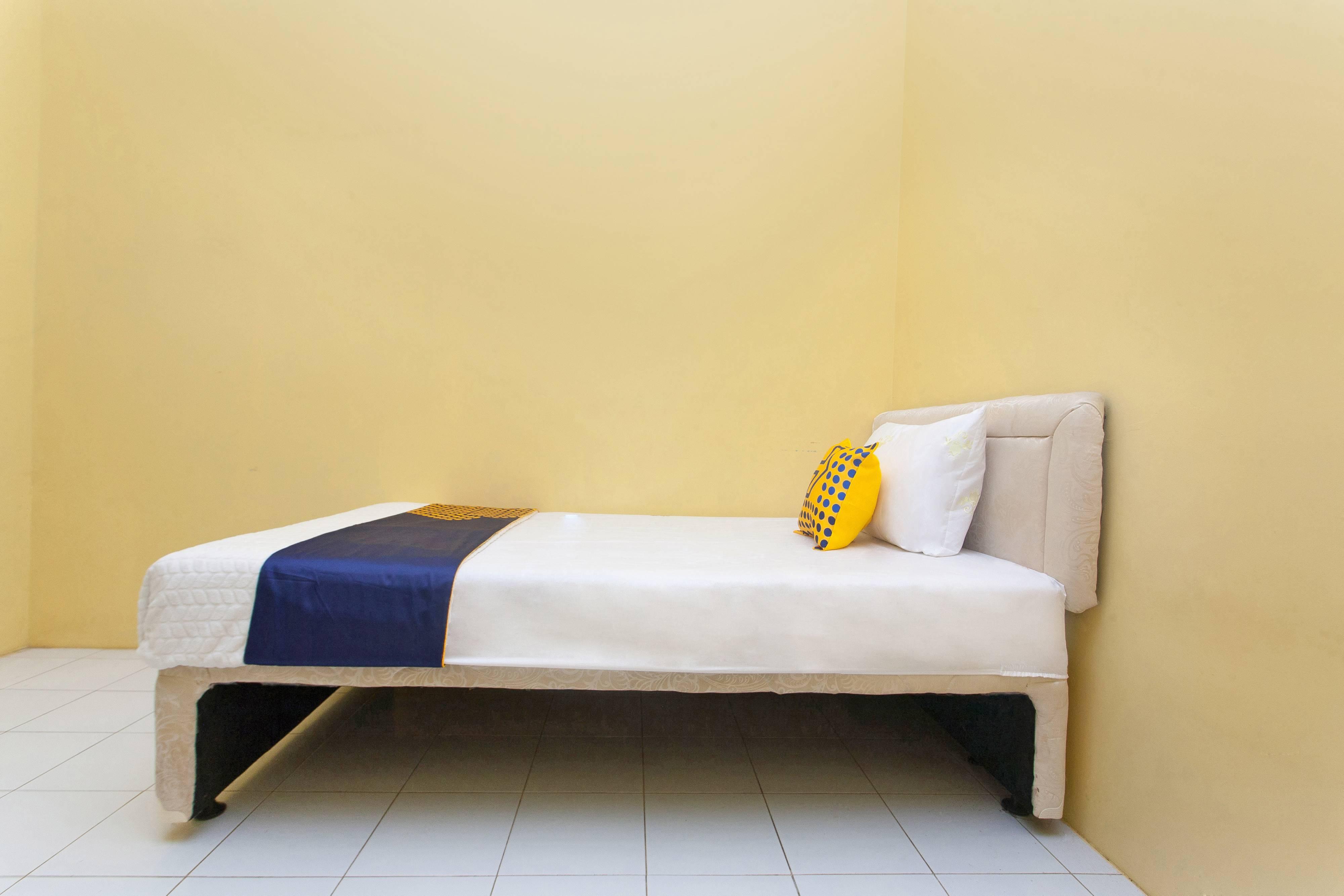 Spot On 2830 Azka Guest House Syariah Cilacap Exteriér fotografie